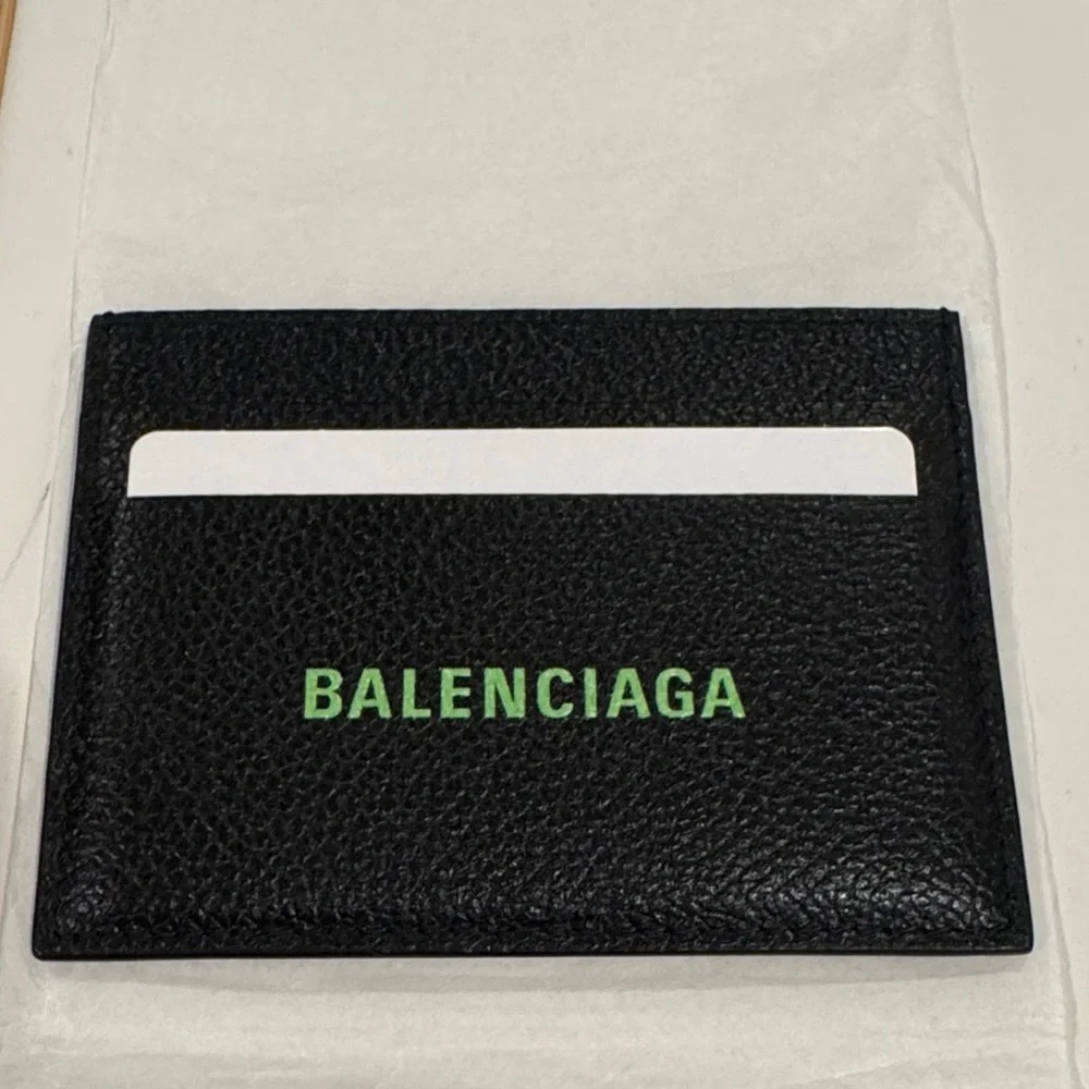 Balenciaga NWOT Men’s Cash Card holder in Black, Green Logo small grain Calfskin